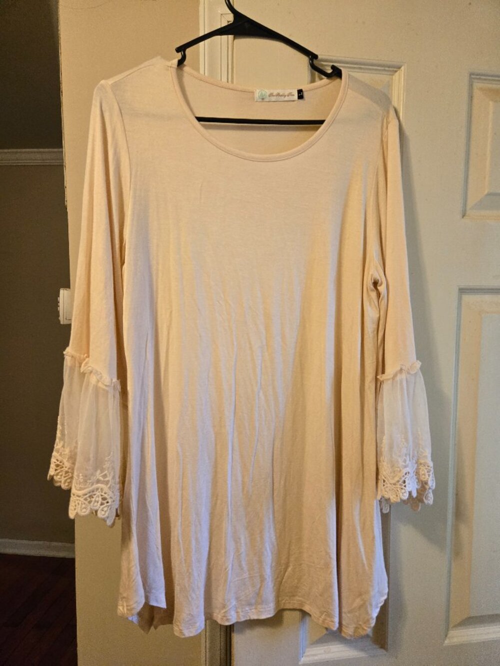 Shabby Tree L off white tunic top with lace half sleeves